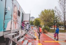 Photo of LA UNIDAD SANITARIA MÓVIL DE LA MUNICIPALIDAD DE USHUAIA ATIENDE EN LA PLAZA DE LOS BOMBEROS VOLUNTARIOS