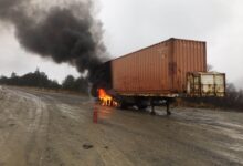 Photo of Se incendió un Semirremolque sobre la Ruta 3 en cercanías del puesto policial de Lago Escondido