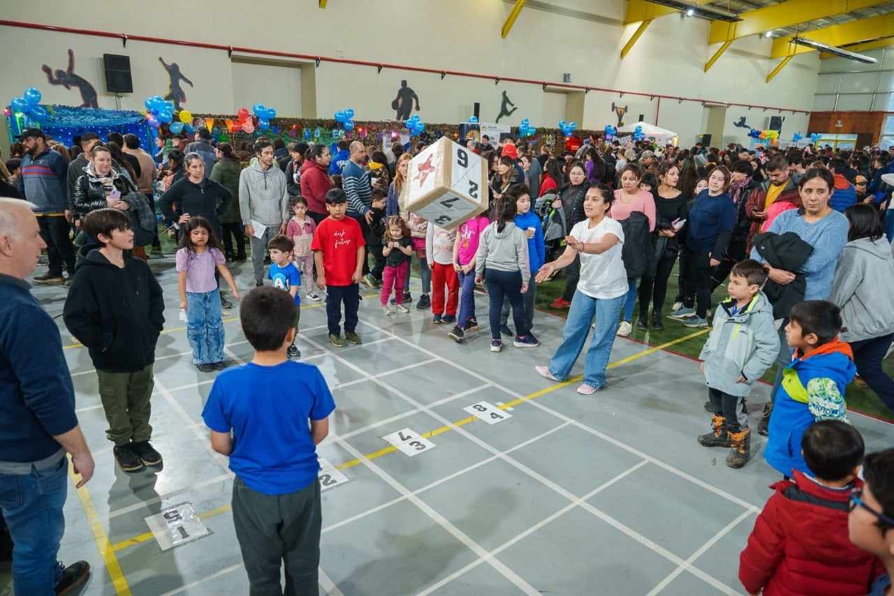 Photo of SE LLEVÓ A CABO EN USHUAIA LA KERMESE PARA FESTEJAR EL MES DE LAS INFANCIAS