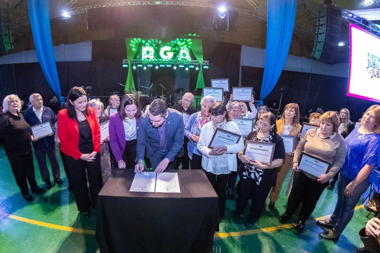 Photo of EL INTENDENTE MARTÍN PEREZ ANUNCIÓ LA CREACIÓN DE LA FIGURA DEL DEFENSOR DEL ADULTO Y ADULTA MAYOR