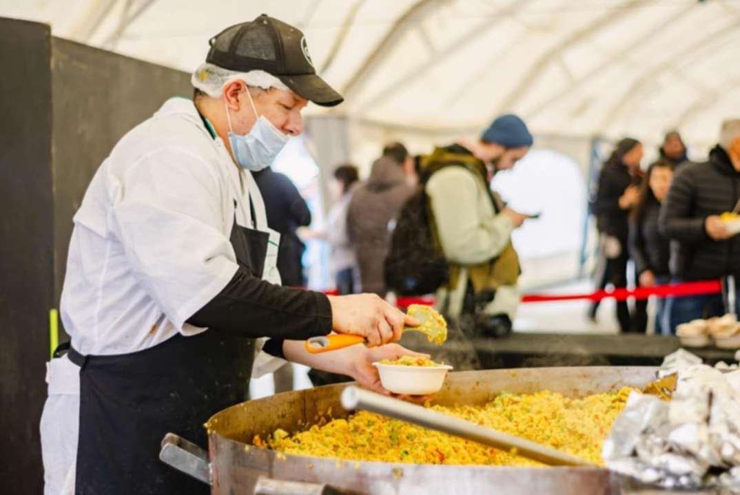 Photo of FUERON ENTREGADAS 15 MIL PORCIONES DE PAELLA EN LOS FESTEJOS POR EL 140° ANIVERSARIO DE USHUAIA