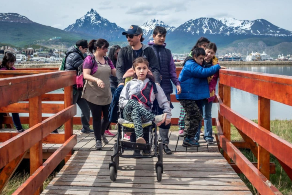 Photo of ESTUDIANTES DE LA KAYÚ CHÉNÈN REALIZARON UNA CAMINATA RECREATIVA ORGANIZADA POR EL IMD