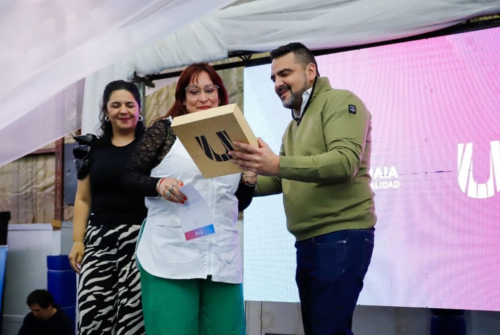 Photo of LA MUNICIPALIDAD DE USHUAIA RINDIÓ HOMENAJE A LOS VECINOS Y VECINAS DE LOS BARRIOS LA CANTERA Y SAN VICENTE DE PAUL