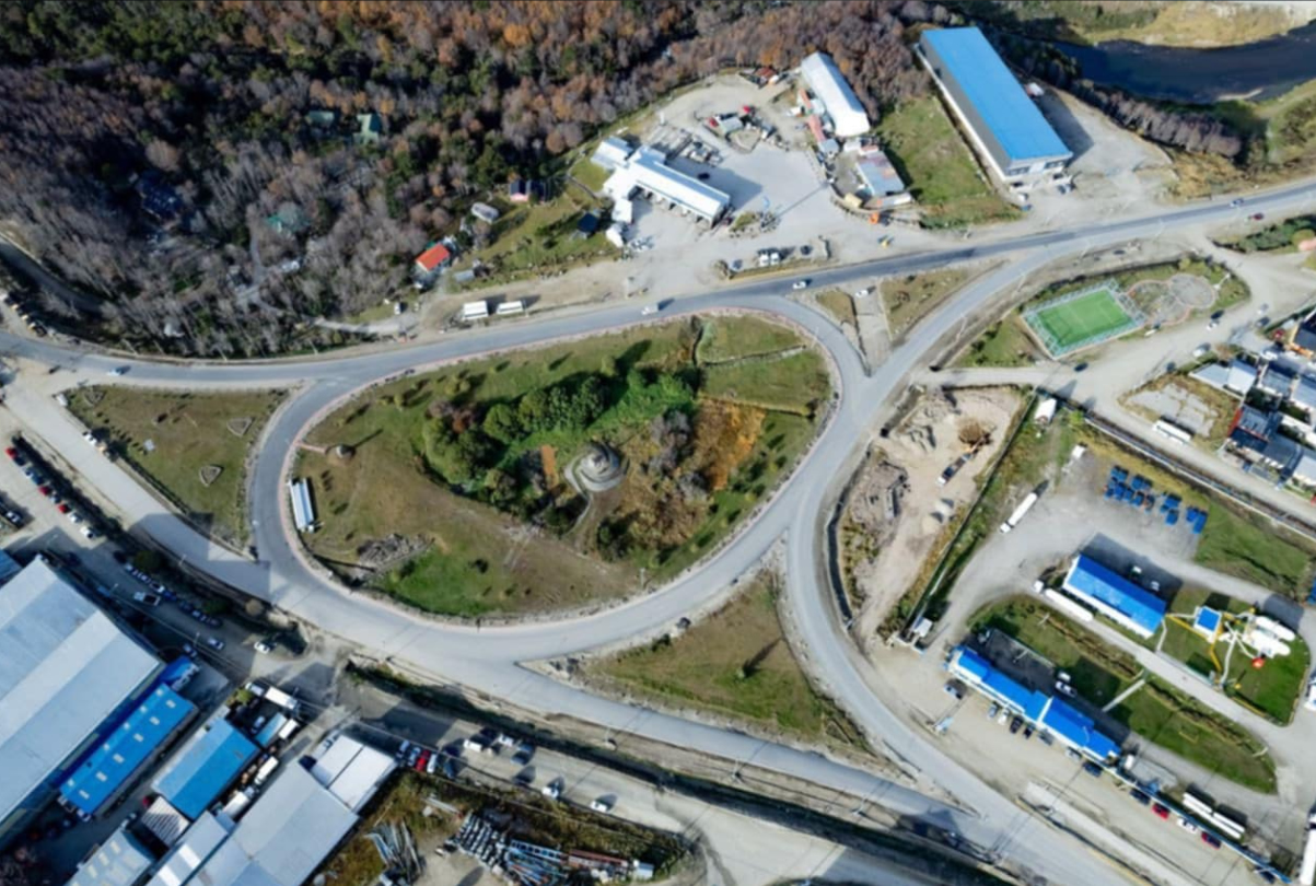 Photo of EL MUNICIPIO CONCLUYE LA COLOCACIÒN DE ASFALTO DE LA PRIMERA ETAPA EN EL INGRESO A USHUAIA