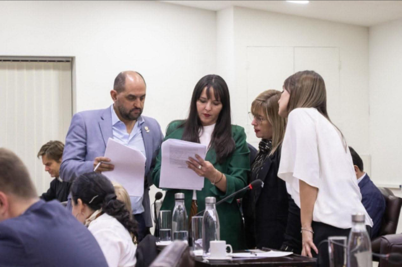Photo of Histórico acuerdo legislativo sanciona ley de sostenibilidad y fortalecimiento de OSEF